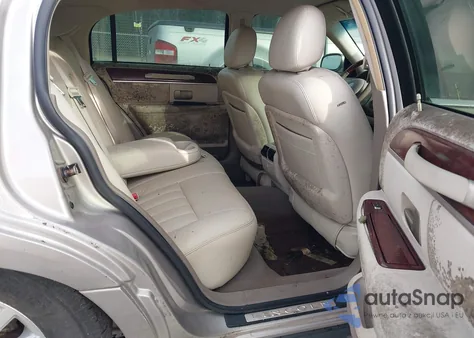 2003 Lincoln Town Car Signature from USA, damaged, VIN 1LNHM82WX3Y700391